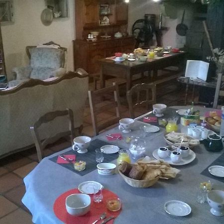Aux Ronzieres Bed & Breakfast Pouilly-sous-Charlieu Bagian luar foto