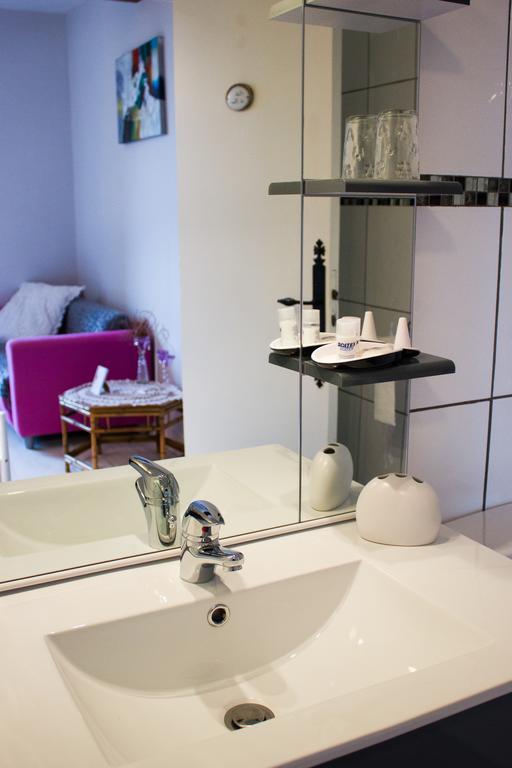 Aux Ronzieres Bed & Breakfast Pouilly-sous-Charlieu Bagian luar foto