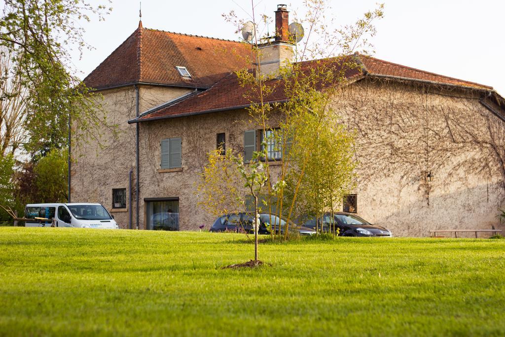 Aux Ronzieres Bed & Breakfast Pouilly-sous-Charlieu Ruang foto