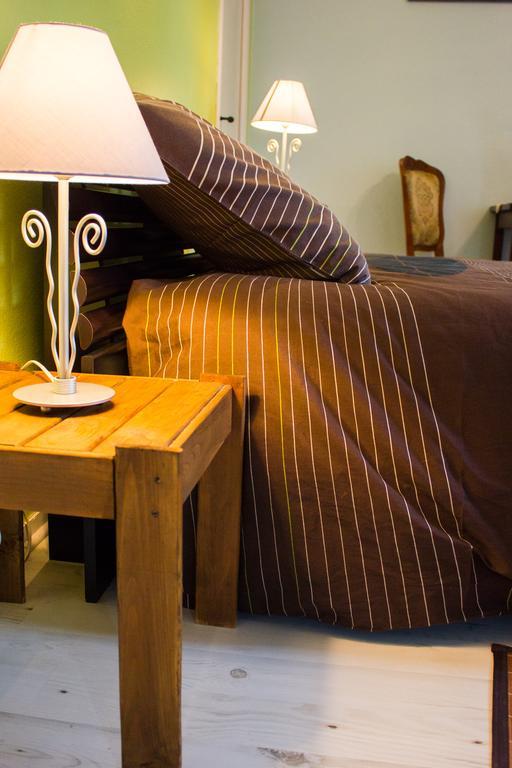 Aux Ronzieres Bed & Breakfast Pouilly-sous-Charlieu Ruang foto