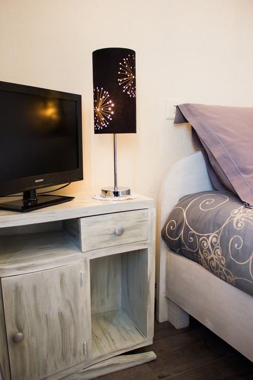 Aux Ronzieres Bed & Breakfast Pouilly-sous-Charlieu Ruang foto