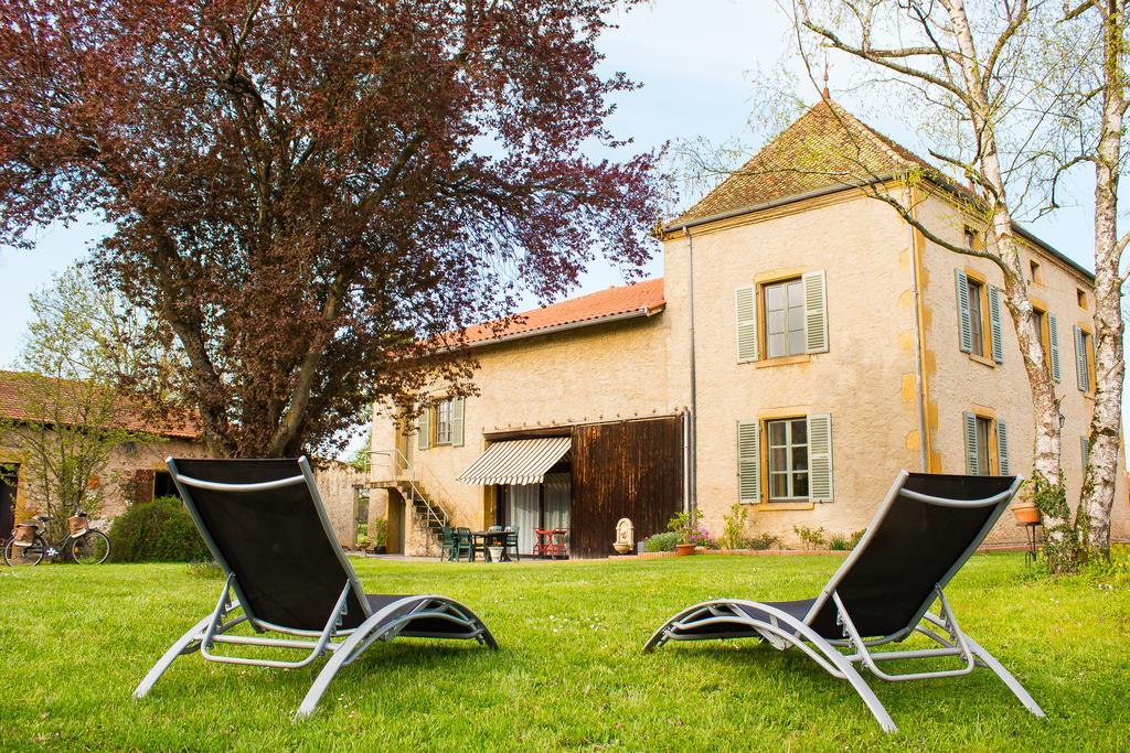 Aux Ronzieres Bed & Breakfast Pouilly-sous-Charlieu Ruang foto
