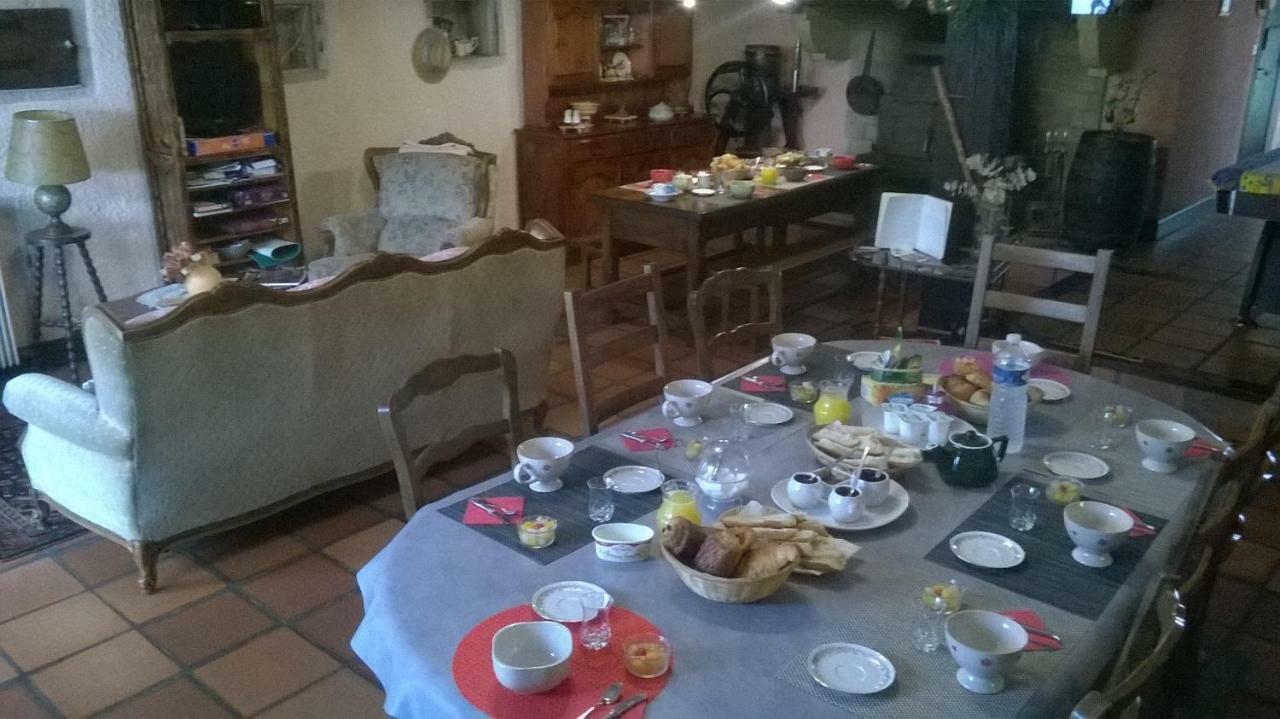 Aux Ronzieres Bed & Breakfast Pouilly-sous-Charlieu Bagian luar foto